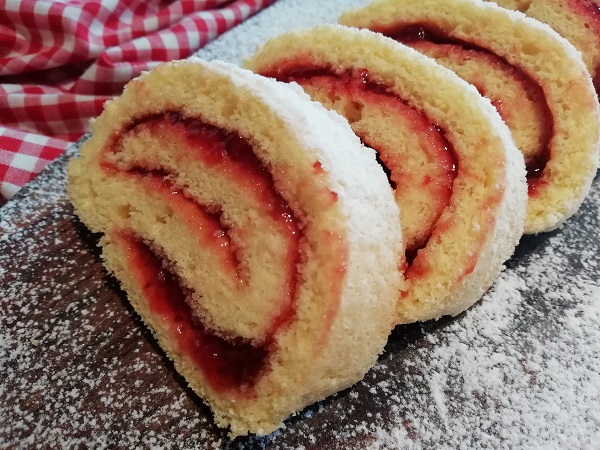 Fantastická piškótová roláda s tvarohom