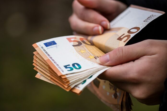Ako ušetriť peniaze. Foto - freepik