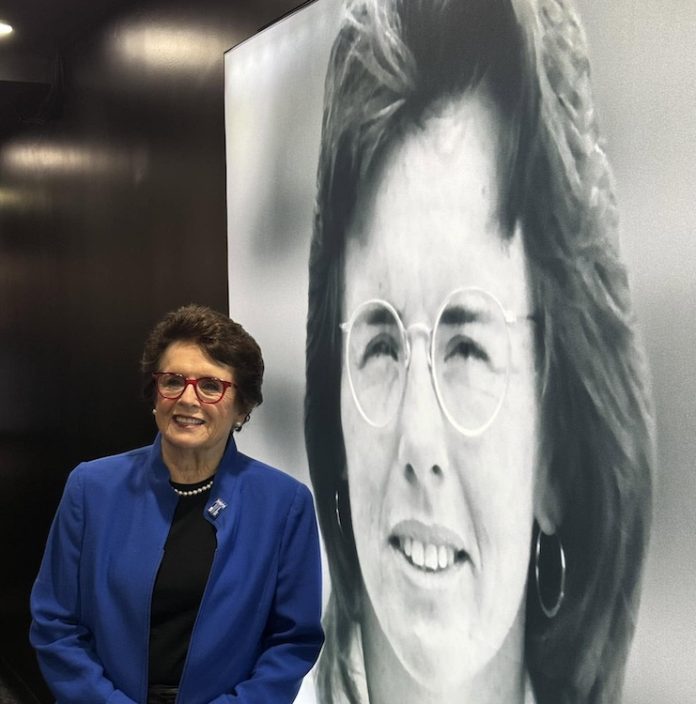Pred 53 rokmi, 20. septembra, zvíťazila legenda Billie Jean Kingová proti Bobbymu Riggsovi v tzv. Súboji pohlaví. Fotka - FB Billie Jean King