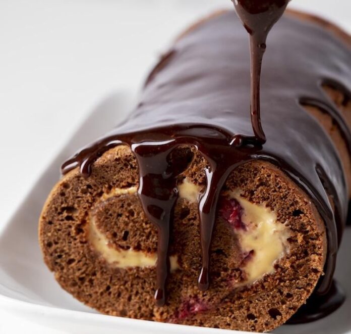 Ganache je dokonalá čokoládová poleva, aj na sladkú roládu. Fotka - Redakcia Žien v meste