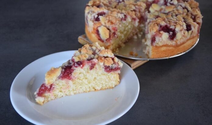 Skvelý recept na jahodový koláč s posýpkou. Foto - Andrea Bunčeková