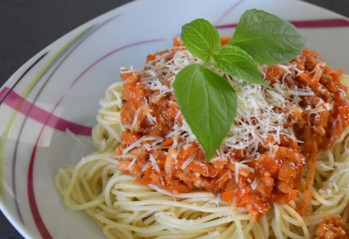 Bolonské špagety - recept. Foto - Kristýna