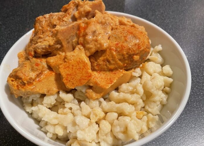Kurací perkelt s haluškami - recept. Foto - ZvM