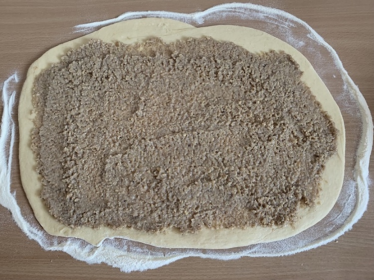 Orechovník z kysnutého cesta 6. Fotka - Andrea Bunčeková