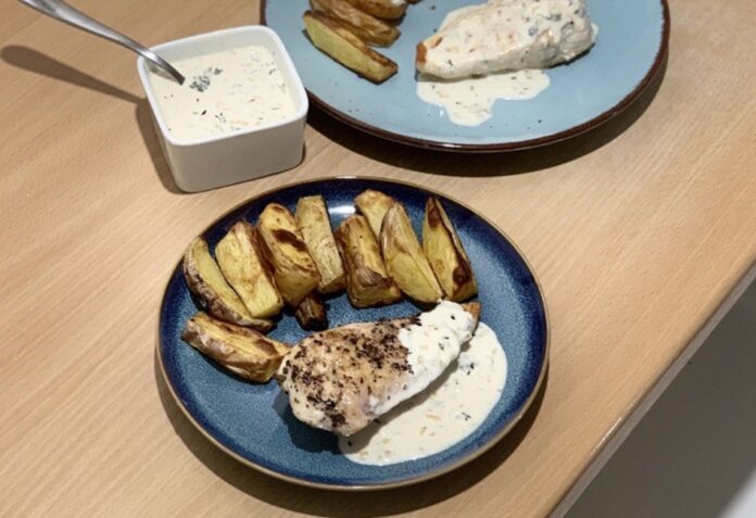 Kurací steak s nivovou omáčkou. Foto - Andrea