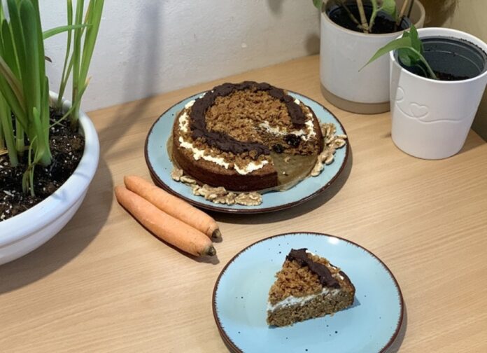 Fit recept na mrkvovo orechový koláč. Foto - Andrea