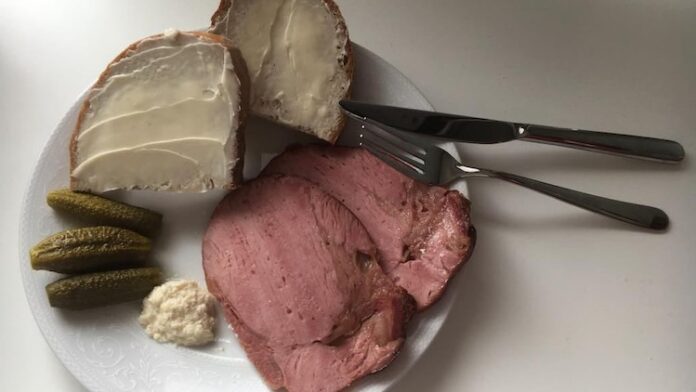 Veľkonočné pečené údené mäso v cestíčku. Fotka - Redakcia Žien v meste
