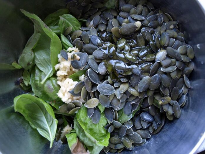 Výborné tekvicové pesto zo semienok.