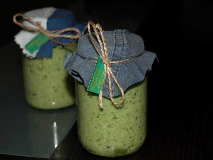 Výborné bazalkové pesto bez orechov.
