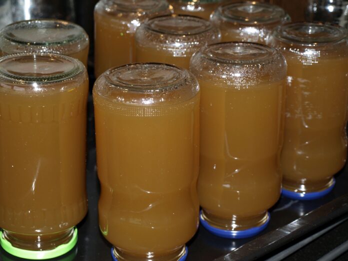 Medovkový, mätový a šalviový sirup.