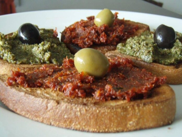 Výborné olivové pesto.