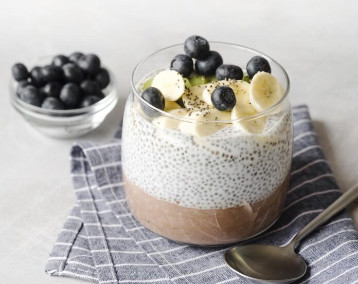 Chia puding si môžete pripraviť na niekoľko chutných spôsobov. Foto - freepik