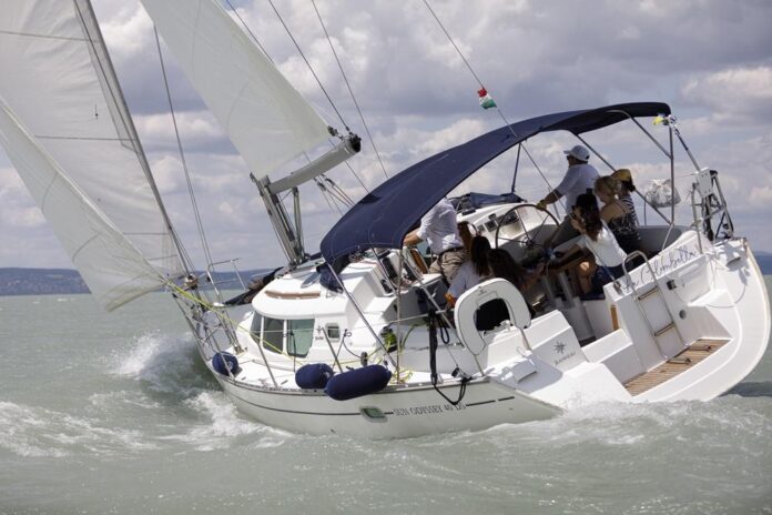 Jachting na Balatone. Foto - Új Nő/BOAT IT UP