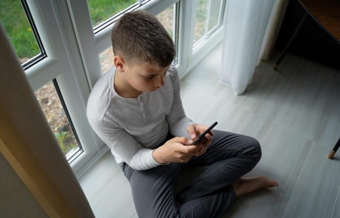 Seriál Adolescent alebo keď dieťa ani v detskej izbe nie je v bezpečí. Foto - freepik