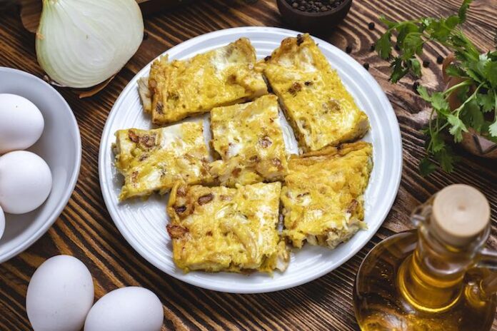Veľkonočný víkend na tanieri - na slano aj sladko. Fotka - Freepik