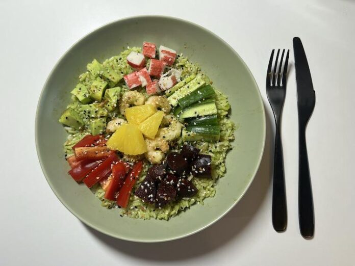 Jarná poké bowl