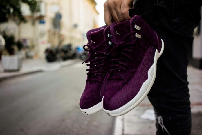 Dámske sneakersy 2025. Foto - unsplash