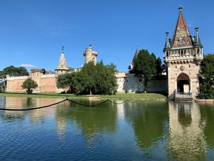 Užite si prázdniny naplno: Tu je 7 tipov na jednodňové výlety z Bratislavy. Foto - archív ZvM