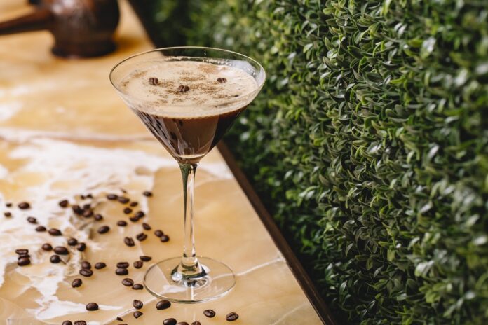 Espresso Martini – kávový koktail. Foto - freepik
