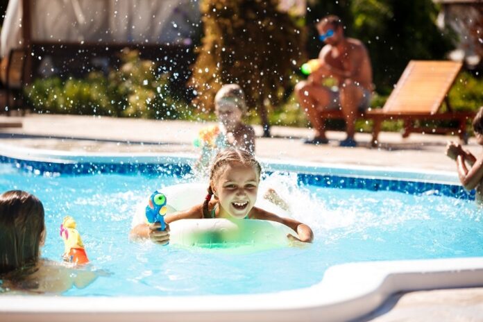 Letné kúpaliská s atrakciami. Foto - pexels.com