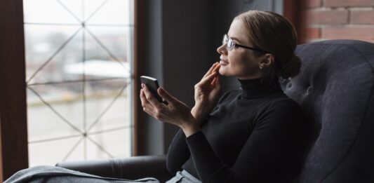 Quiet luxury (tichý luxus) nie je o tom, čo všetko máte na sebe, ale ako to nosíte. Ilustračné foto - pexels