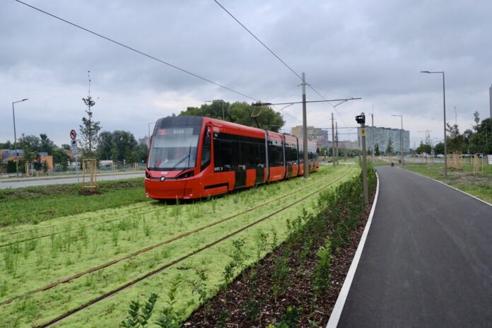 Električka číslo 3 už jazdí na koniec bratislavskej Petržalky. Foto - FB/MatusVallo