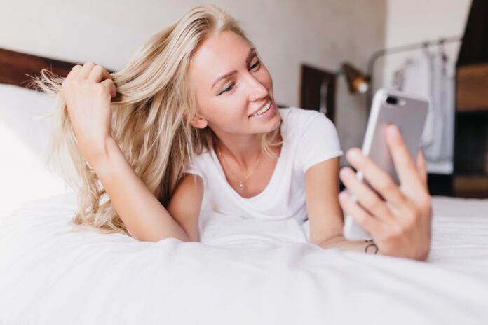 Online randenie po rozvode si treba vedieť užívať. Ilustračné foto - freepik