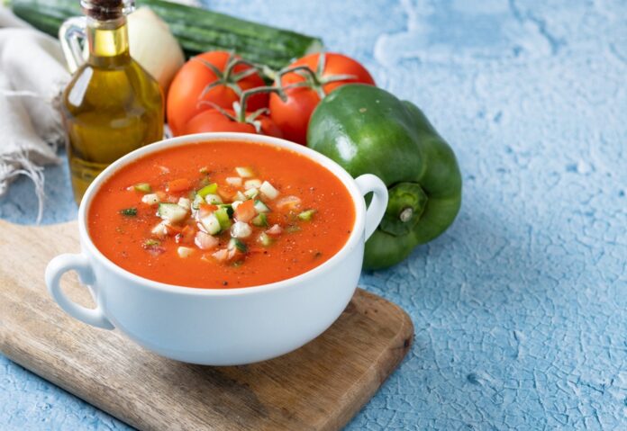 Gazpacho - tradičné paradajkové. Foto - freepik