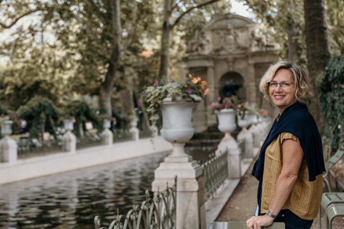 Mária Danthine Dopjerová o svojej novej knihy Francúzsko perom a štetcom. Foto - Erika Koštialová