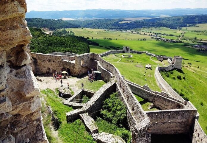 Spišský hrad. Foto - wikipedia