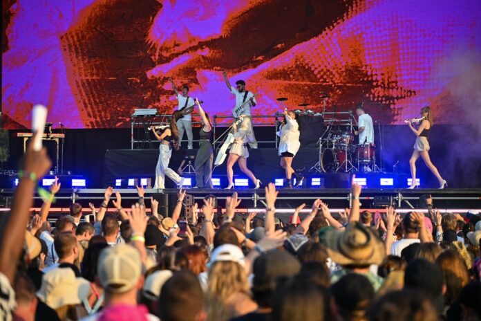Festival Lovestream - vystúpenie skupiny Clean Bandit. FOTO TASR - Pavol Zachar