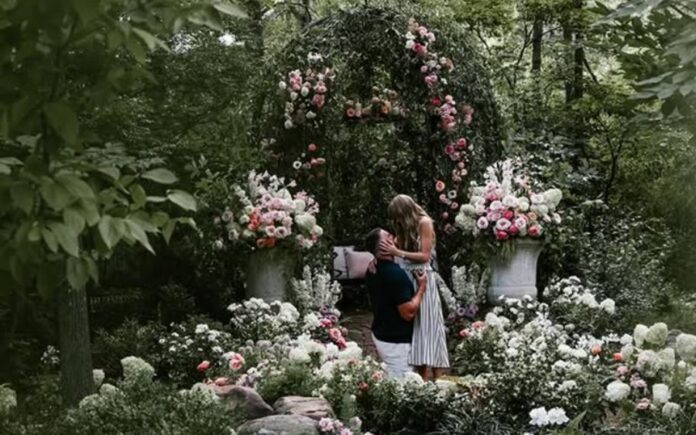 Travis Kelce a Taylor Swift oznámili zasnúbenie. Foto - IG/TaylorSwift