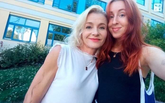 Lenka Šimůnková s dcérou Eliškou. Z účasti na samovražde mamy je obvinený expolicajt. Foto - archív L.Š.