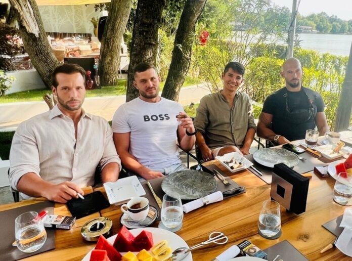 Andrew Tate (vpravo), Erik Kaliňák, Richard Glück a Tristan Tate (vľavo). Foto - IG/Erik Kalinak