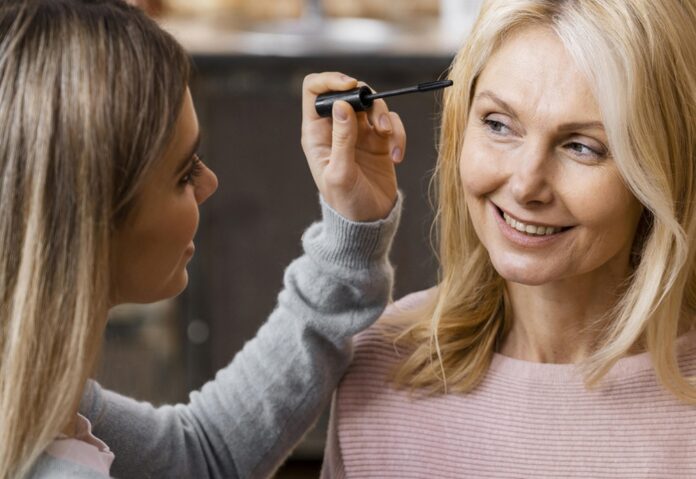 Linka na oči po päťdesiatke? Určite skúste. Foto - shutterstock