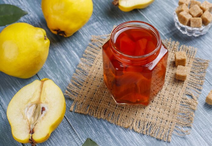 Dulový kompót - recept. Foto - freepik