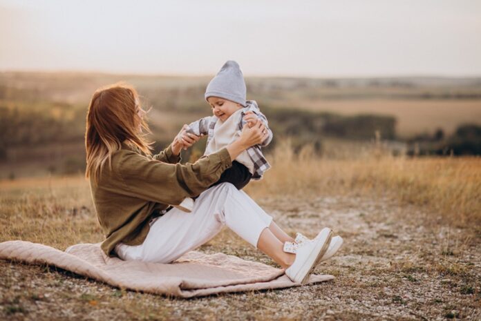 Mama, milenka, manželka: ako má žena zvládať všetky role bez vyčerpania. Foto - freepik