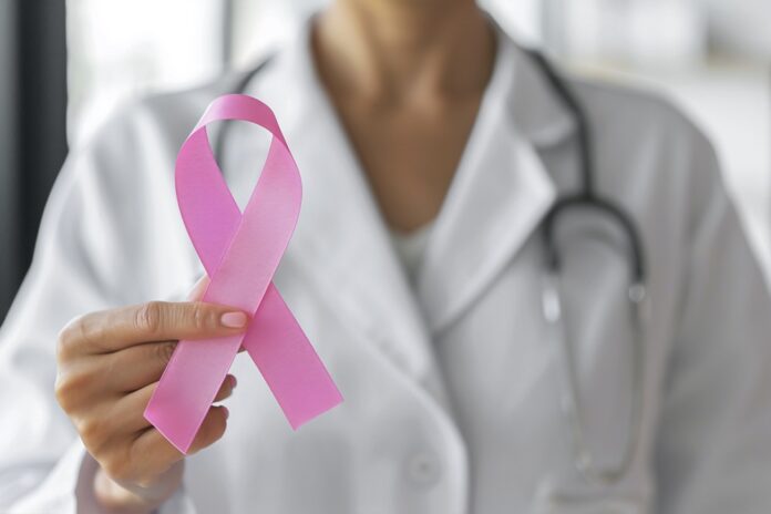 Samovyšetrenie prsníkov a mamografia môžu znížiť úmrtnosť na rakovinu o tretinu. Foto - AI/freepik