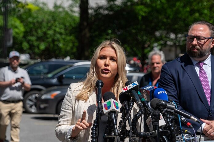 Zatkli príbuznú Trumpovej hovorkyne Karoliny Leavittovej. Foto - wikipedia/BruceSchaff
