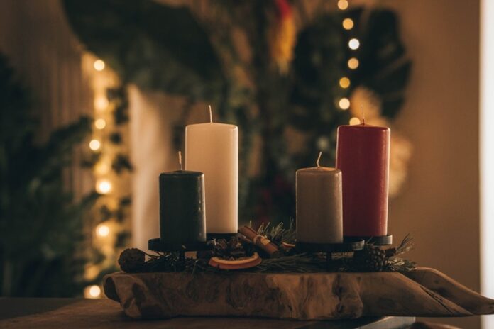 Kedy je prvá adventná nedeľa 2025 a aký je význam štyroch adventných sviečok. Foto - pexels