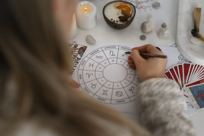 Horoskop na december 2025 pre ženy – týždeň po týždni. Foto - freepik