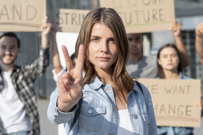 Rok 2025 priniesol najväčšie oslabovanie ľudských práv, aj práv žien, tvrdí Ľudskoprávna koalícia. Foto - Freepik