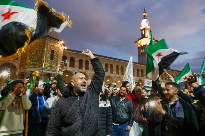 Repatriovaná Francúzska, ktorá žila v sýrskych táboroch s členmi organizácie Islamský štát (IS), dostala 10 rokov za teroristické sprisahanie. Ilustračné foto - TASR/AP