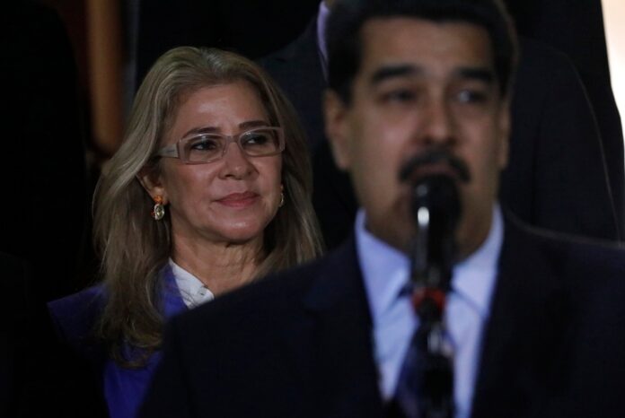 Cilia Floresová - venezuelská prvá dáma, ktorá skončila v putách. Foto - TASR/AP