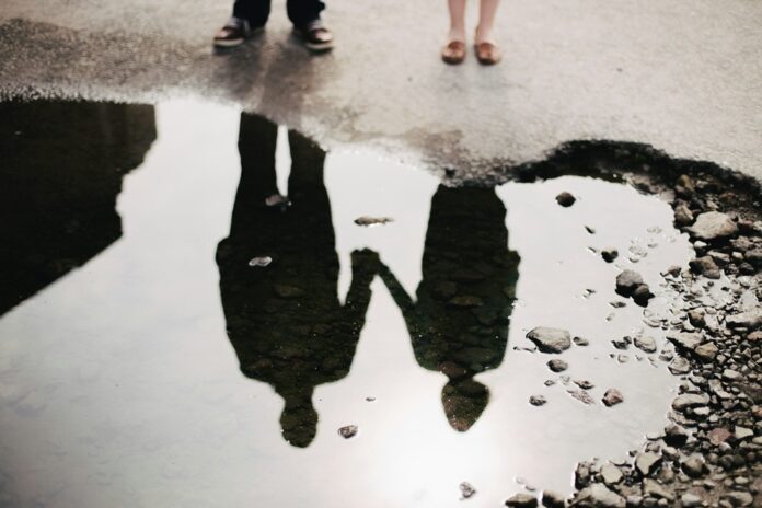 Keď láska a zodpovednosť kráčajú ruka v ruke. Foto - unsplash
