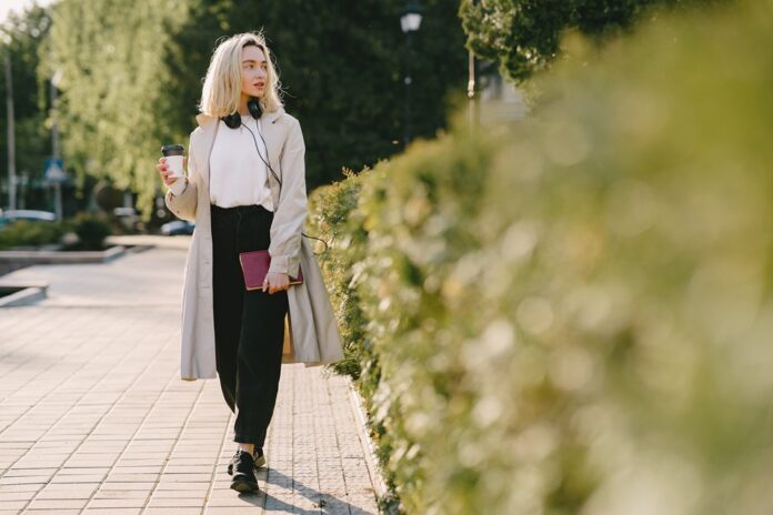 Hot girl walk: Trend z TikToku, ktorý ženám vracia sebavedomie aj pokoj v hlave. Foto - freepik