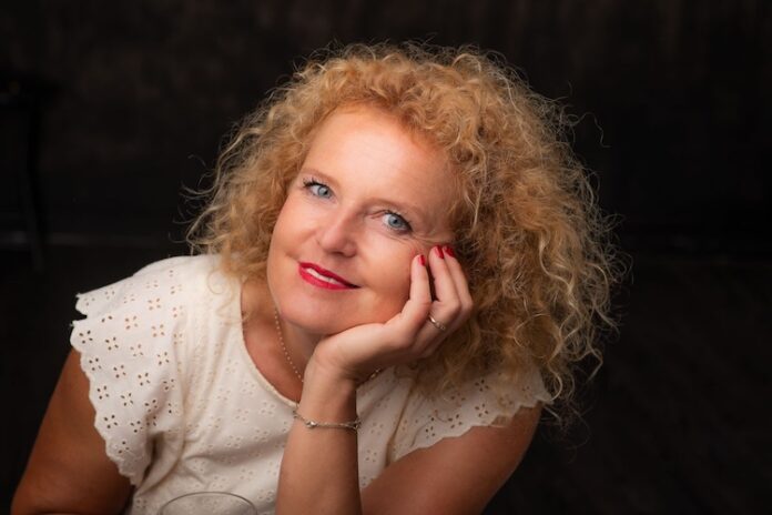 Karolína Kříženecká, líderka komunikácie v Microsofte a trénerka pozemného hokeja. Fotka - archív KK