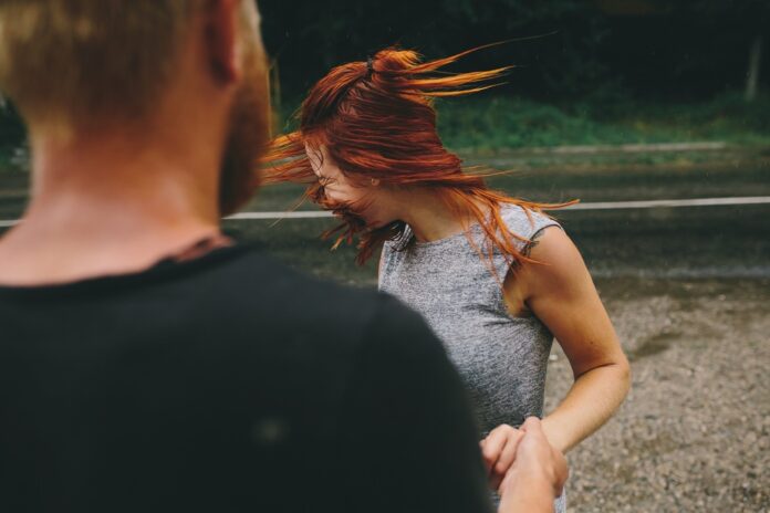 V EÚ je takmer každá tretia žena obeťou násilia, aj v online priestore. Foto - freepik