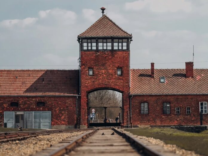 Nezabiješ je príbeh o dvoch odvlečených židovských sestrách do koncentračného tábora Auschwitz-Birkenau (Osvienčim). Foto - FB/auschwitzmemorial