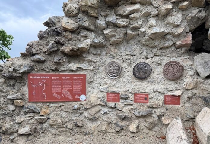 Z nenápadných ruín je nový turistický hit: Hrad Sokoľ otvoril vyhliadku. Foto - Košice región